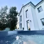 Villa Stylish With Jacuzzi, Terrace, Garden, Tatra Naprawa