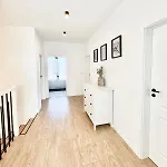 Villa Stylish With Jacuzzi, Terrace, Garden, Tatra Naprawa