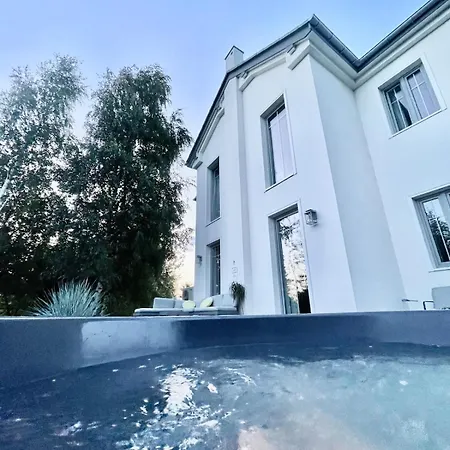 别墅 Stylish With Jacuzzi, Terrace, Garden, Tatra Naprawa